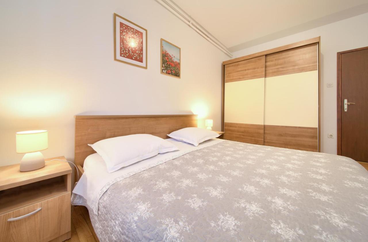 Apartments Meri Njivice Extérieur photo