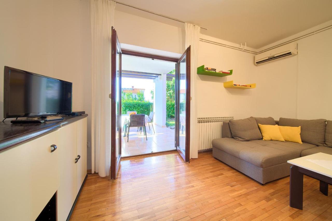Apartments Meri Njivice Extérieur photo